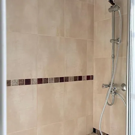 לינה וארוחת בוקר Au Richebourg 4*