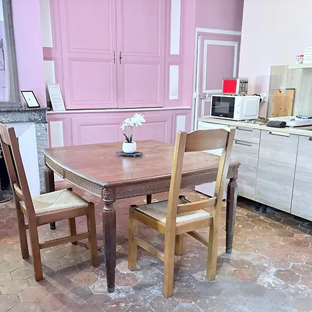 לינה וארוחת בוקר Au Richebourg 4*