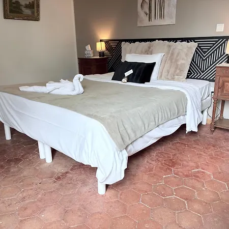 Au Richebourg לינה וארוחת בוקר 4*