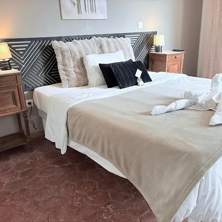 Au Richebourg נוגנט-סור-סיין