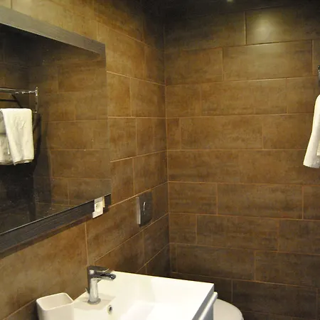 לינה וארוחת בוקר Au Richebourg 4*